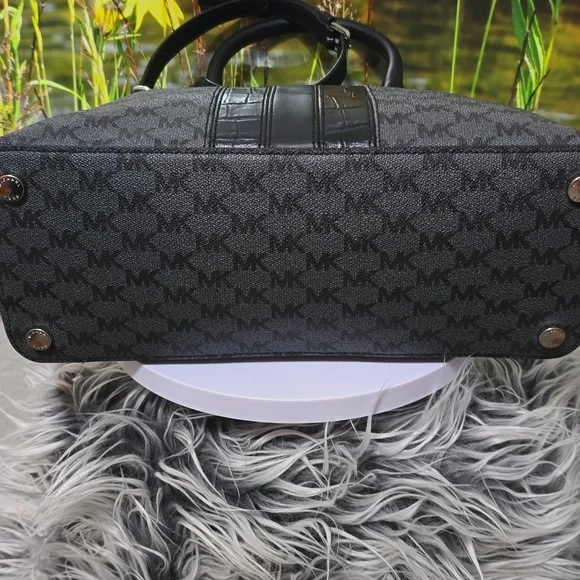 Michael Kors Cindy Dome Satchel Black Gray MK Monogram Crossbody Bag COA - Picture 10 of 13